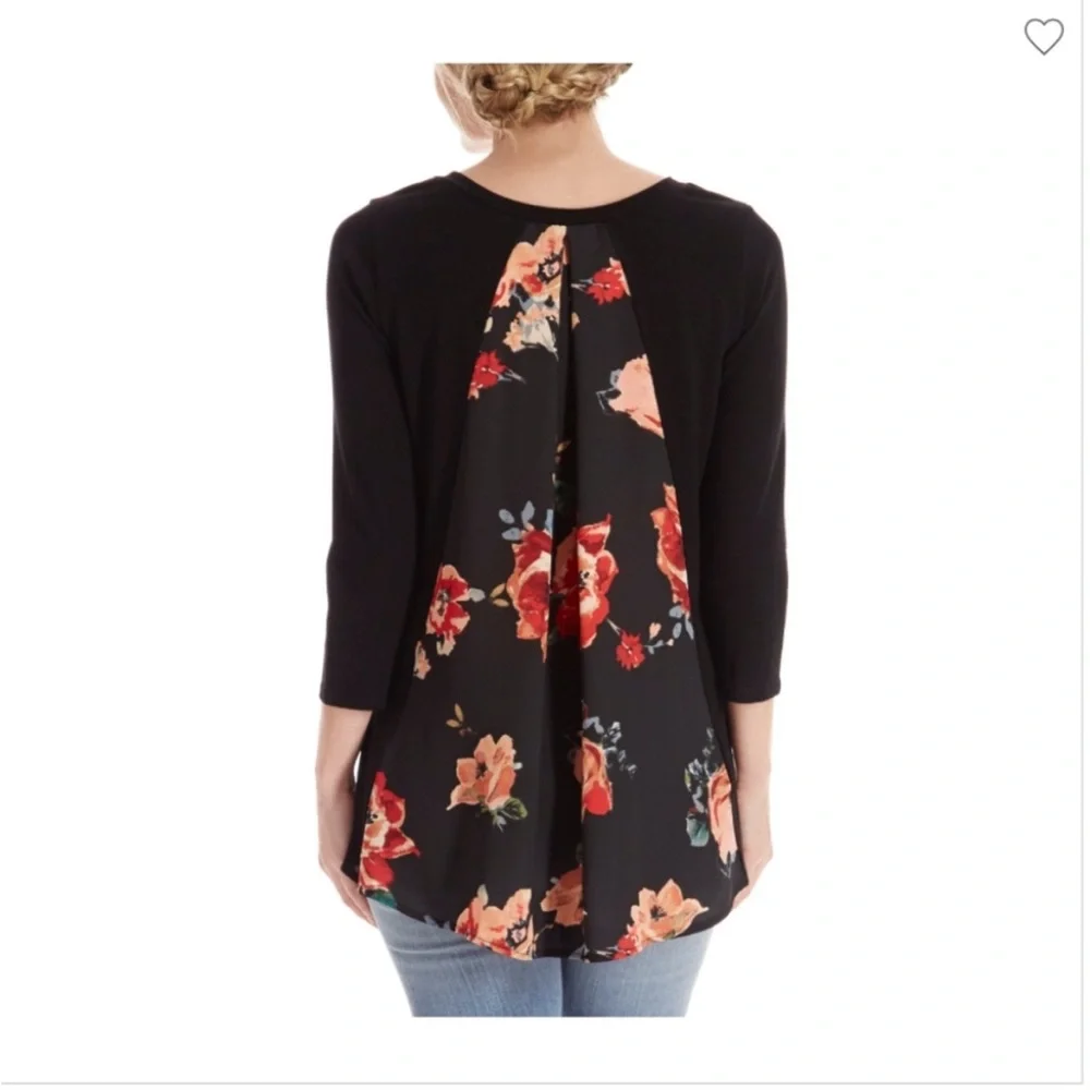 LE LIS Alante 3/4 Woven Back Knit Top - Picture 1 of 7